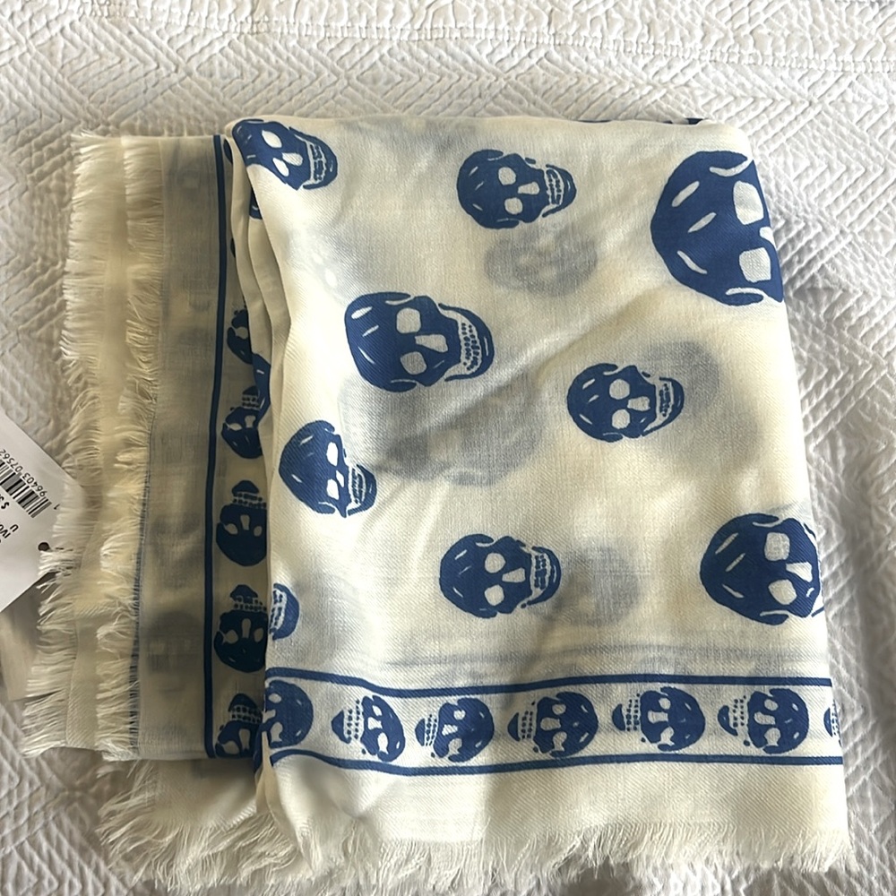 Alexander McQueen skull scarf